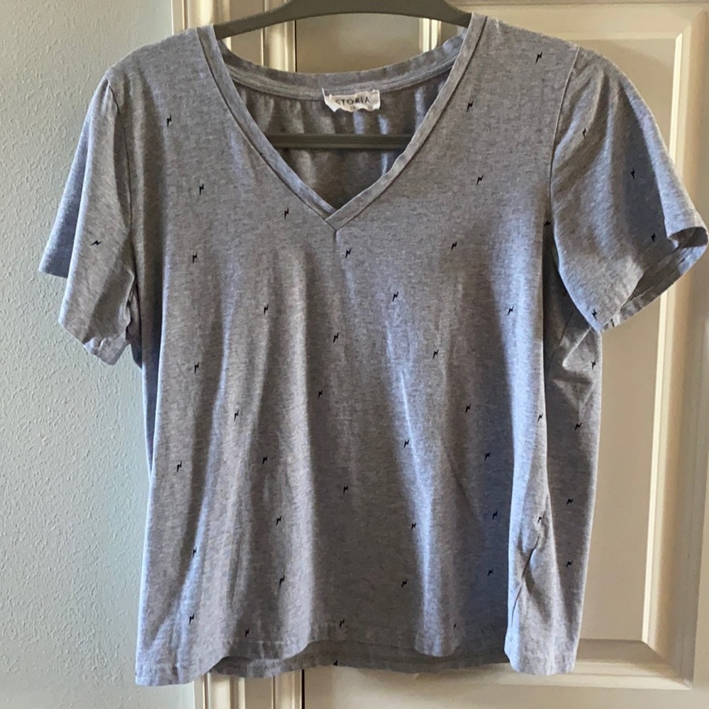 LOVE THIS TOP! The brand is Storia. Lightly worn.